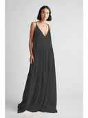 Elegant Women's Maxi Dress: Deep V-Neck & Flowing Skirt