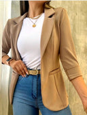 Chic Blazer with Refined Cut and Ample Pockets