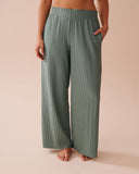 Chic Pleated Women's Trousers in Trendy Styles