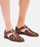Fashionable sandals with straps and an elegant cut