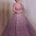 Chic Evening Dress with Shimmering Accents and Flowing Hem