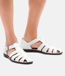 Fashionable sandals with straps and an elegant cut