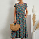 Chic Short-Sleeved Midi Dress with Round Neckline