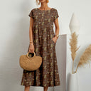 Chic Short-Sleeved Midi Dress with Round Neckline