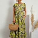 Chic Short-Sleeved Midi Dress with Round Neckline