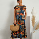 Chic Short-Sleeved Midi Dress with Round Neckline