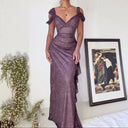 Stunning Evening Dress with Shimmering Fabric and Sophisticated Slit