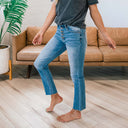 Chic High-Waist Jeans with Button Detail & Fringed Hem