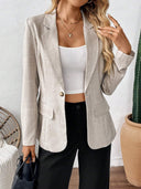 Chic Women's Blazer with Modern Cut and Stylish Pockets