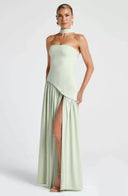 Stylish Maxi Dress with Flattering Bodice and Flowing Skirt