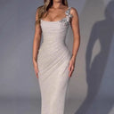 Chic Evening Dress with Dazzling Top and Fitted Silhouette