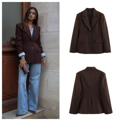 Chic Blazer Jacket with Structured Design and Ample Pockets