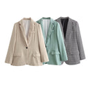 Chic Women's Blazer Jacket with Modern Cut and Stylish Pockets