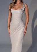 Chic Evening Dress with Dazzling Top and Fitted Silhouette