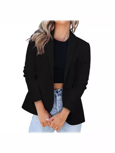 Chic Women's Blazer with Modern Cut and Stylish Pockets
