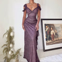 Stunning Evening Dress with Shimmering Fabric and Sophisticated Slit