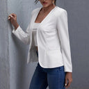 Chic Women's Blazer Jacket with Stylish Cut and Convenient Pockets