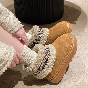 Chic Women's Plush Lined Slippers with Stylish Details