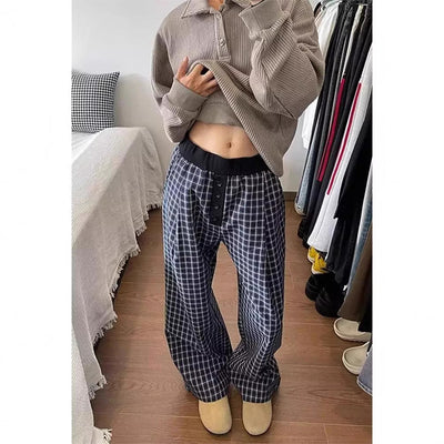 Chic Ladies' Carrot Pants in Stylish Check Print