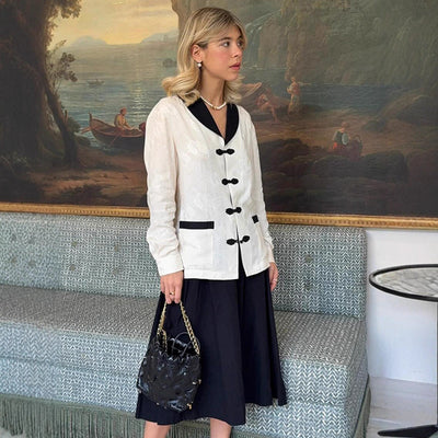 Chic Women's Blazer Jacket with Stylish Buttons and Functional Pockets