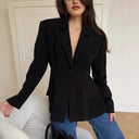 Chic Women's Blazer with Stylish Cut and Pockets