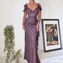 Stunning Evening Dress with Shimmering Fabric and Sophisticated Slit