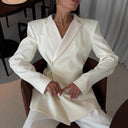 Chic Modern Blazer with Stylish Pockets