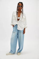 Stylish Women's Loose Denim Jeans with Elastic Waistband and Functional Pockets