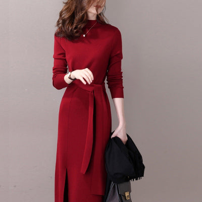 Chic Knitted Dress with Side Slit and Fitted Belt