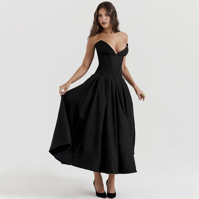 Elegant Evening Dress with Fitted Bodice and Full Skirt