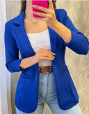 Chic Blazer with Refined Cut and Ample Pockets