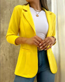 Chic Blazer with Refined Cut and Ample Pockets