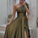 Chic One-Shoulder Evening Dress with Flared Skirt
