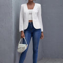 Chic Women's Blazer Jacket with Stylish Cut and Convenient Pockets