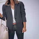 Chic Women's Blazer with Modern Cut