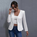 Chic Women's Blazer Jacket with Stylish Cut and Convenient Pockets