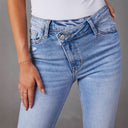 Chic Women's Frayed Hem Jeans with Trendy Distressed Style