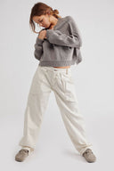 High-Waist Women's Jeans with Convenient Side Pockets