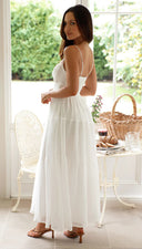 Chic Women's Maxi Dress with Flowing Skirt and Adjustable Straps