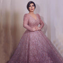 Chic Evening Dress with Shimmering Accents and Flowing Hem