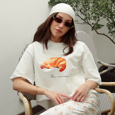 Chic Women's T-Shirt in Trendy Style
