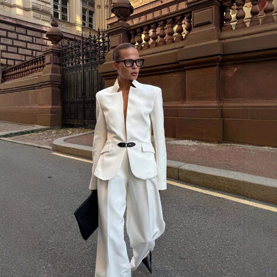 Chic Women's Blazer with Modern Design and Unique Accents