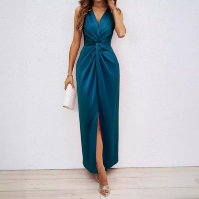 Chic Maxi Dress with Deep V-Neck and Flowing Hem
