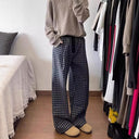 Chic Ladies' Carrot Pants in Stylish Check Print