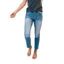 Chic High-Waist Jeans with Button Detail & Fringed Hem