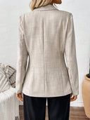 Chic Women's Blazer with Modern Cut and Stylish Pockets