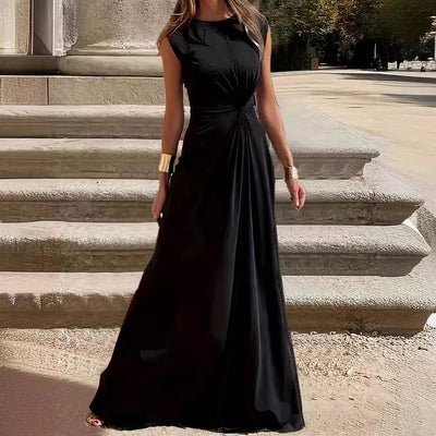 Chic Maxi Dress with Gathered Design and Round Neck