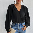 Chic Blouse with Flowy Sleeves and V-Neck Design