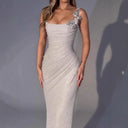 Chic Evening Dress with Dazzling Top and Fitted Silhouette