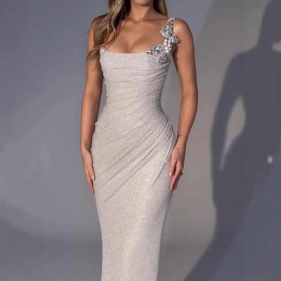Chic Evening Dress with Dazzling Top and Fitted Silhouette